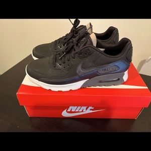 Like new: Nike womens airmax 90 ultra se size 10.5